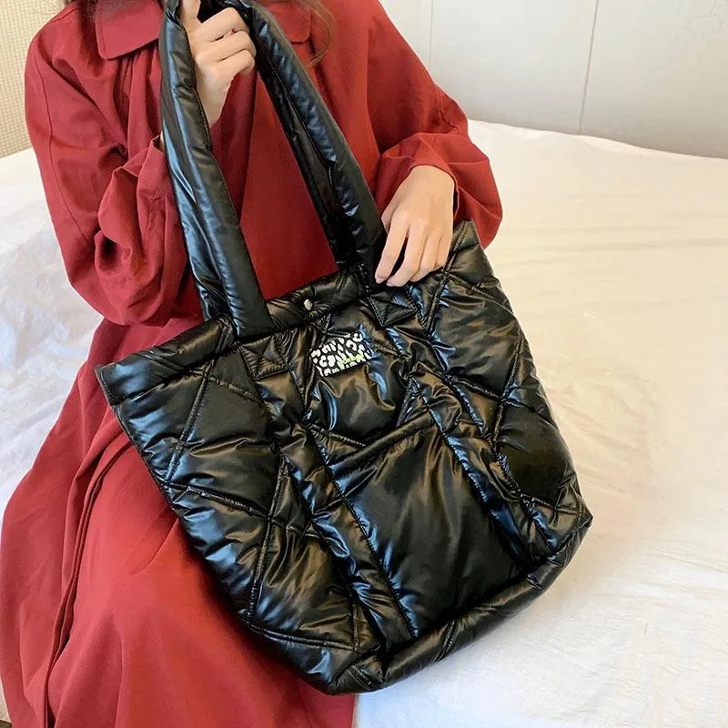 저녁 가방 캐주얼 sapce 패딩 큰 토트 여성 어깨 디자이너 퀼트 핸드백 럭셔리 나일론 다운 코튼 구매자 가방 큰 지갑 2021