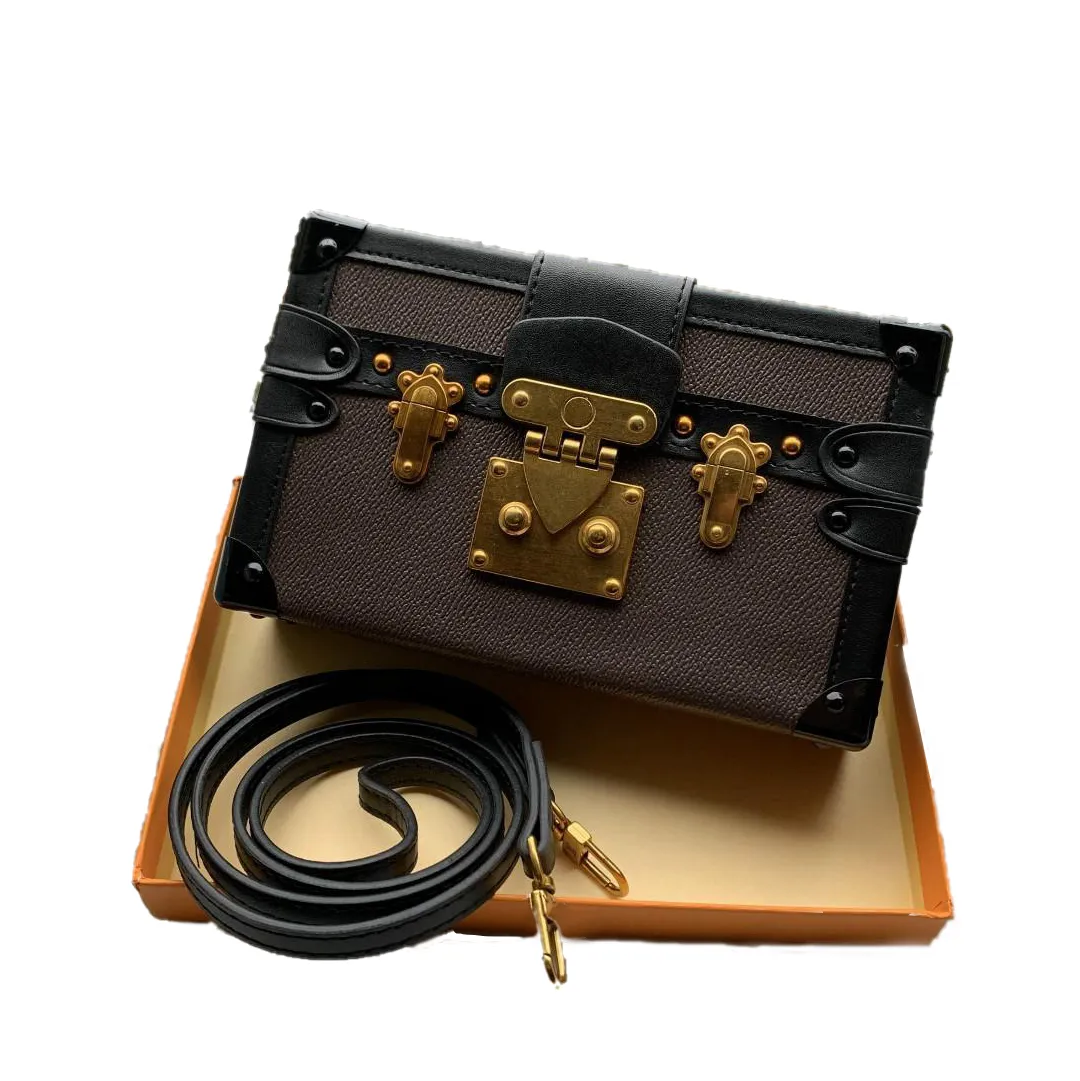 مصممي العلامات التجارية Mini Trunk Women Petite Malle Box Box Bag Vintage Hardware Camera Prest Counter Counter Men Volga على حزام مؤكسد القابض الجلدي M69688 44199