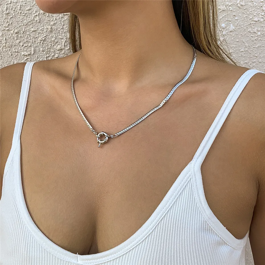 Minimalism Smooth Snake Flat Chain Halsband Punk OT Spänne Växla Clasp Circle Short Choker Clavicle Link Kvinnor Smycken