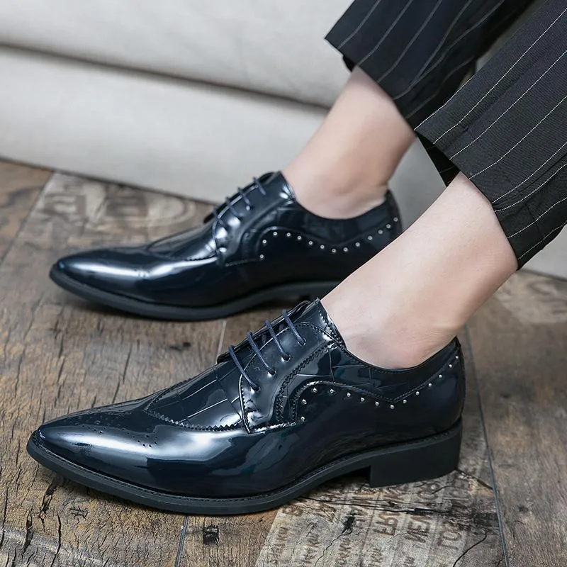 British Pointed Rivet Lace Up Brogue Casual Oxford Schoenen voor Mannen Formele Bruiloft Prom Dress Homecoming Sapato Social Masculino
