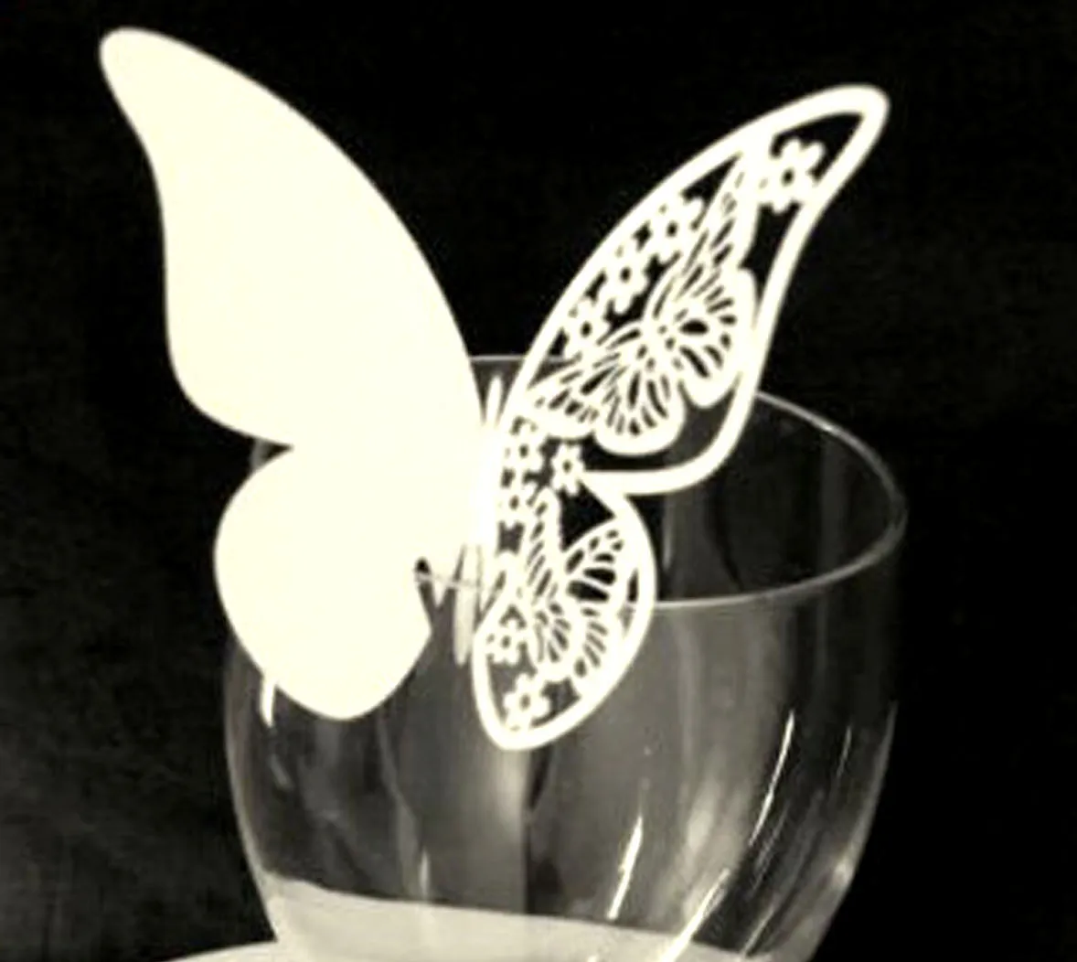 50 pz / lotto Hollow Butterfly Cup Card Decorazione Bicchiere da vino Carta tagliata al laser Nome Posti a sedere Carte Favore Festa di nozze Baby Shower Decorazioni da tavola JY0872