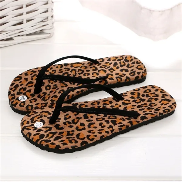 Leopardtryck Flip Flops Kvinnor Sommar Nya högkvalitativa sandaler för kvinnor Halkfria Casual Platta Tofflor Polka-prickade Slides Kvinnor Y1120