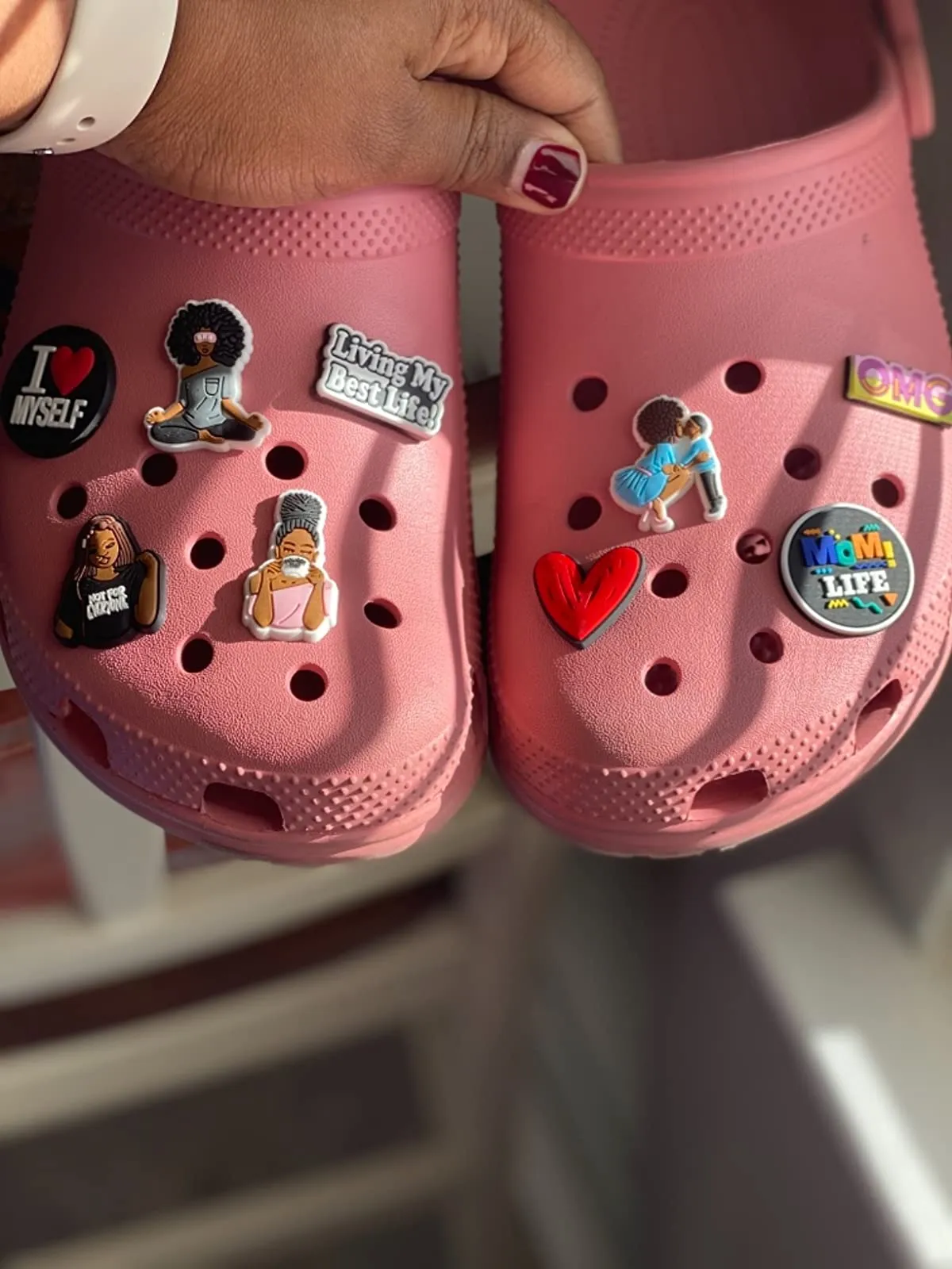 Czarne życie Materie Buty Charms Blm Black Girls Kobiety PVC Pinów Szpilki Dekoracja Dla Croc Opaski Czarny Baby Boy Girl Party Favors Prezenty Urodzinowe