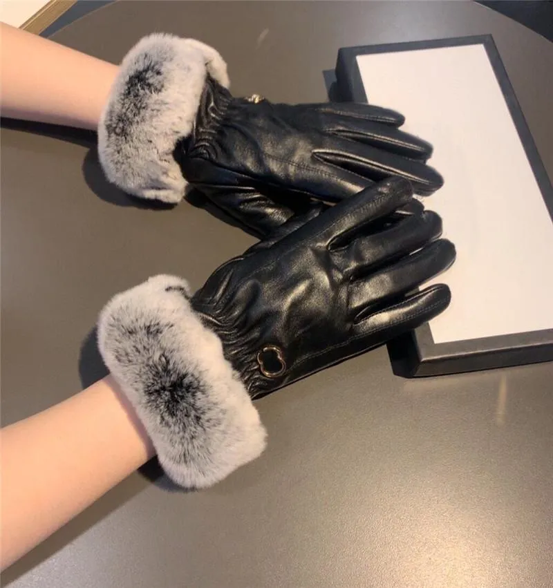 Luxury Rabbit Fur Leather Gloves Autumn Winter Mittens With Velvet Inside Women Touch Screen Glove Double Letter Metal Symbol Mitten