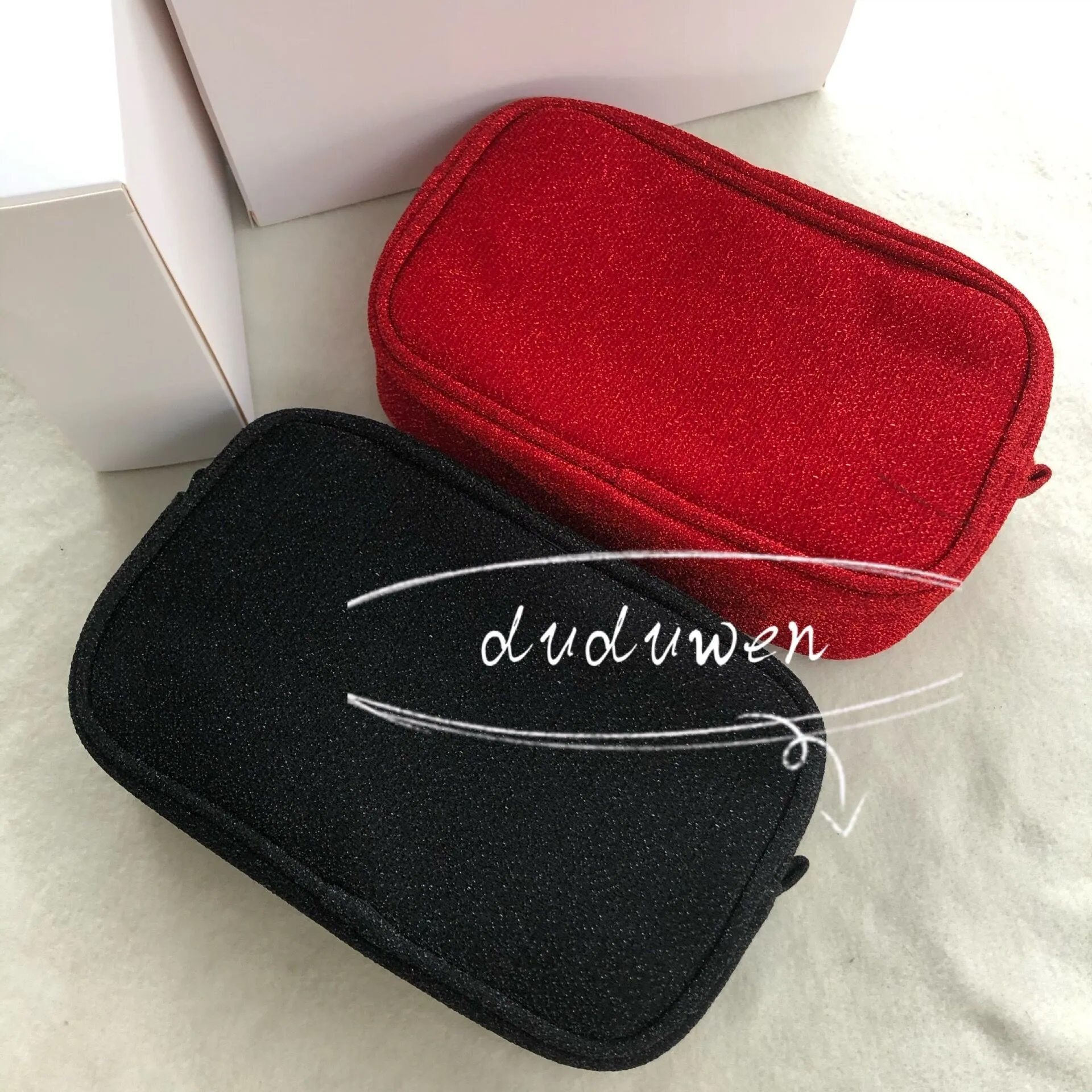 18X12X5CM2021 neue Mode Schwarze oder rote Reißverschlusstasche elegante C Geschenk Schönheit Kosmetiktasche Make-up Organizer Tasche Geschenkbox hübsche Aufbewahrungstasche DIY