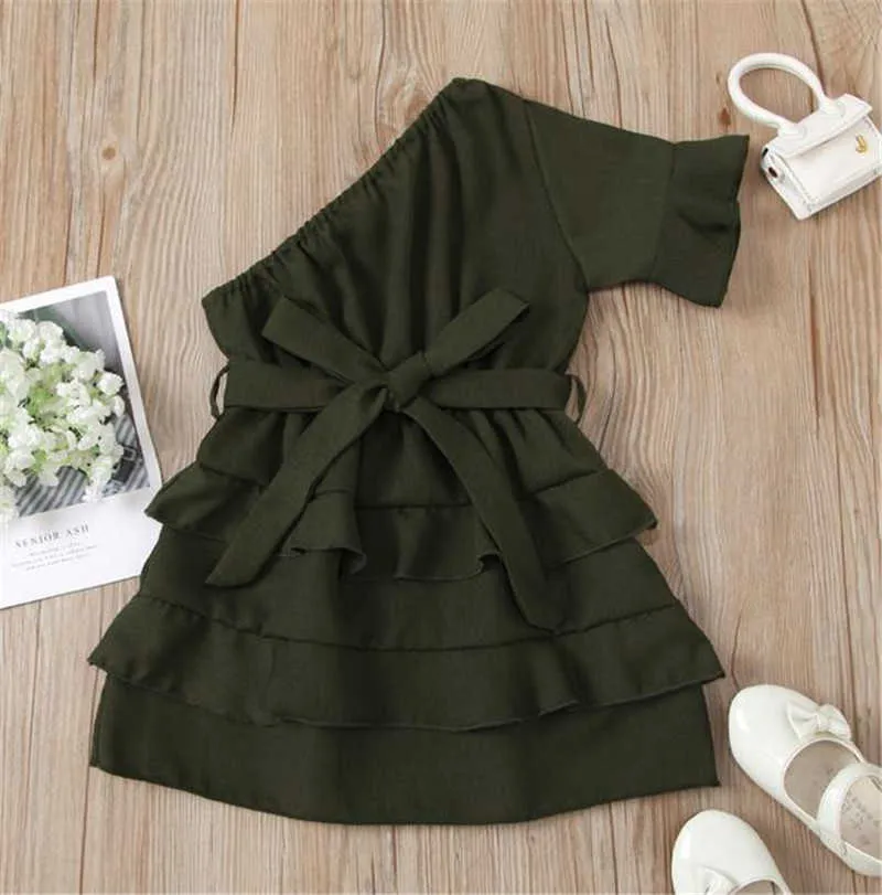 1-6 lat Dziewczyny Ruffles One Ramię Dress Moda Army Green Conquique Ramię Wielowarstwowa Księżniczka Girls Dress Q0716