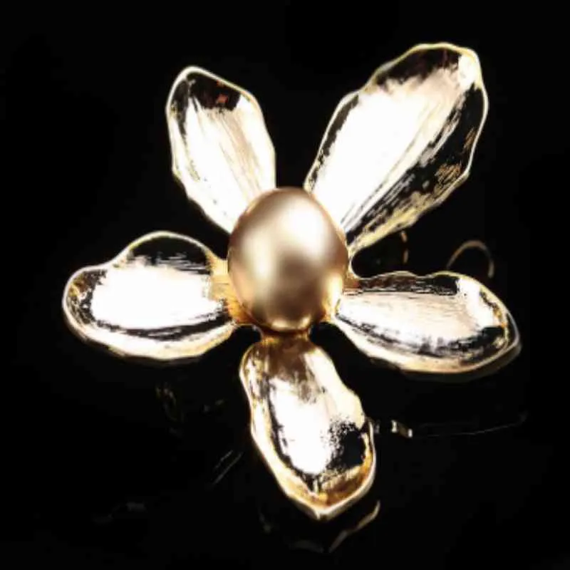 Contracted Design Fixed Clothing Female Simple Graphic Suit Accessories High-grade Flower Petals Shape Brooch