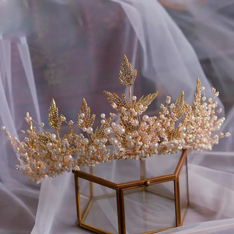 Gorgeous Handmade Bridal Tiara Crowns With Crystal Earrings  display picture 1