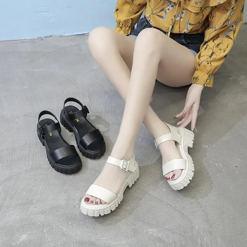 Sandalen yuke Sommer Frauen öffnen flach cool, lässig handgefertigte weibliche Schuhe Freizeit Schnallenschnallen Gurt Damen Designer Sandale
