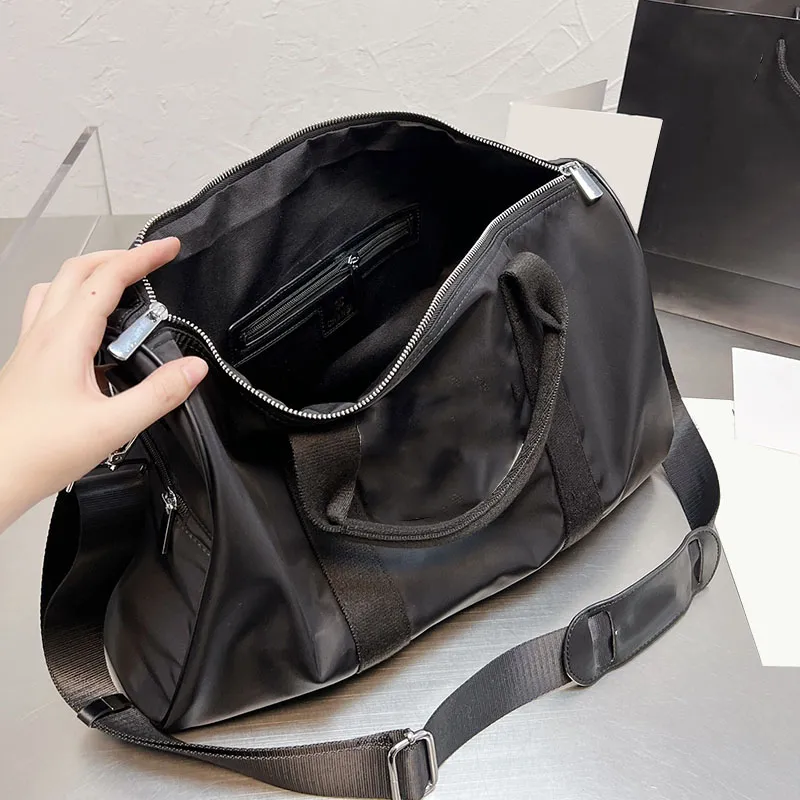 Vintage Classic Duffel Bags Black/White Sign Top Handle Totes Nylon Adjustable Shoulder Strap Cross Body Travel Large Capacity Waterproof Designer Handbags 45*26CM