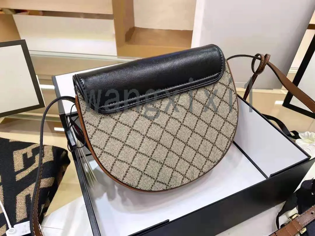 2021 new designer design high quality brand classic crescent saddle bag, diagonal bag, black and old flower stitching, size: 24cm