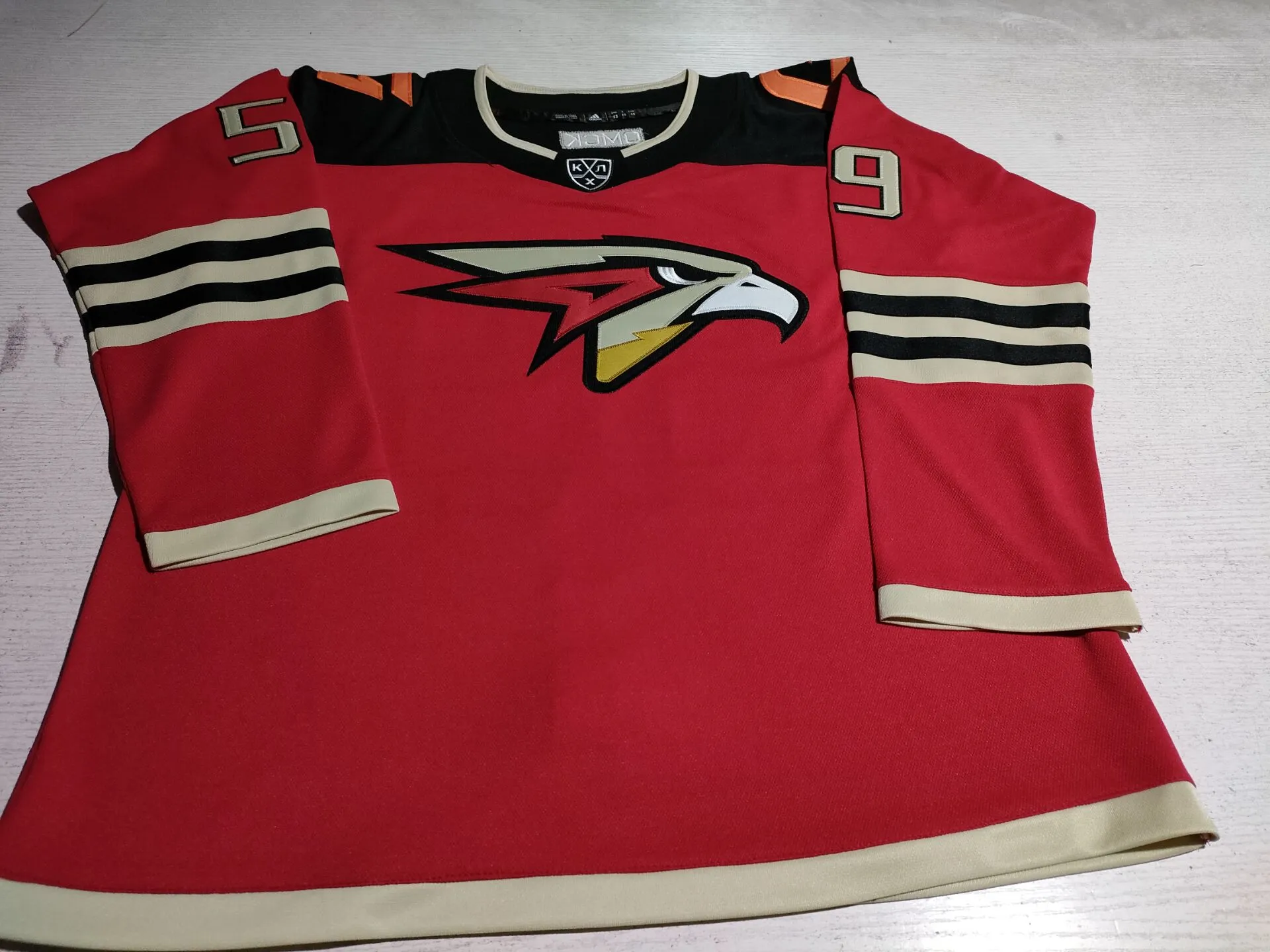 Maillot de hockey personnalisé SDYUSASHOR Omsk Mens # 59 Yegor Chinakhov AVANGARD OMSK KHL 2020-21 Maillots rouges S-5XL ou n'importe quel numéro de nom