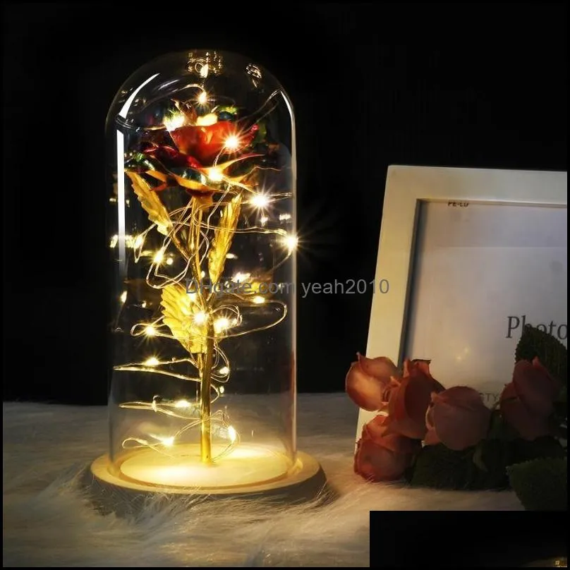 Ghirlande di fiori decorativi Forniture per feste festive Giardino domesticorosso medio in cupola di vetro su una base di legno per regali di San Valentino Lampade a led a rosa