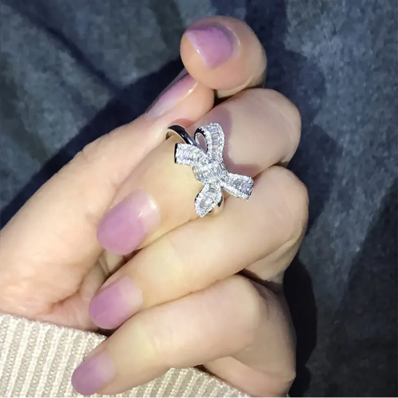 Mode-Bogen-Design-Ringe, glänzender Kubikzircon-Kristall, Eheringe, Charm-Fingerring mit CZ-Diamantstein für Frauen, Verlobungsschmuck