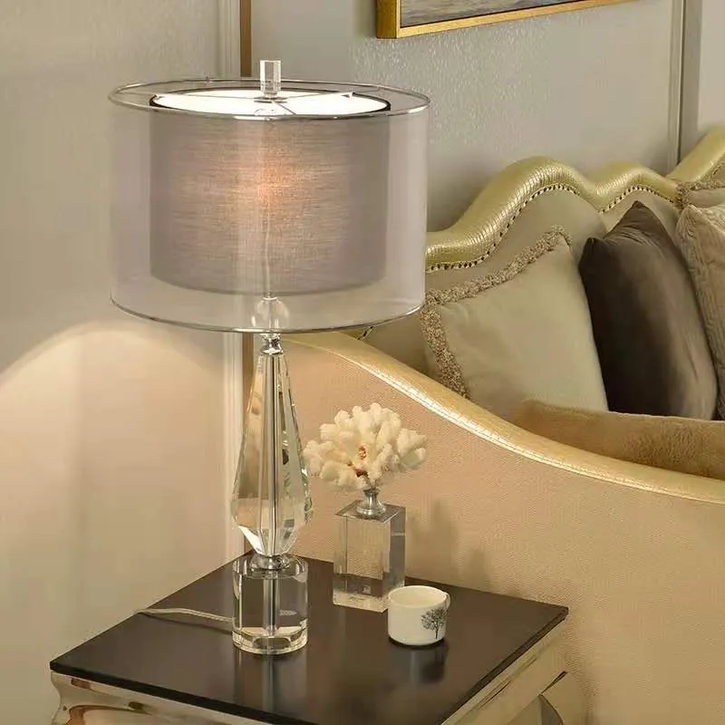 Lampe de table en cristal de style européen, lampe de chevet pour chambre à coucher, lumière créative moderne, lampe de luxe pour salon d'hôtel, lampe américaine