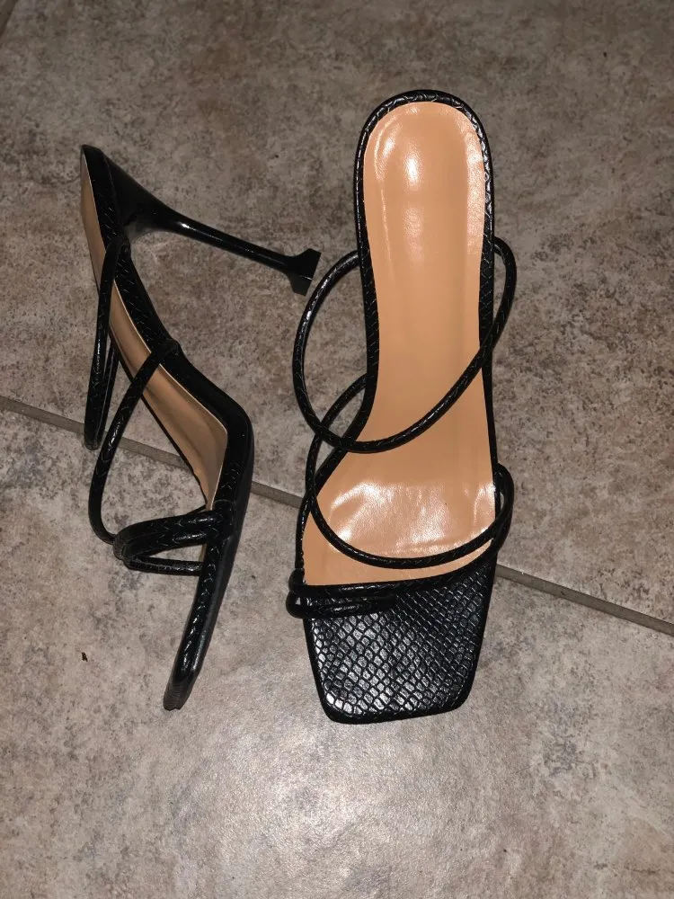 copy of Chaussures sandales femme talon haut noir à lanières mules