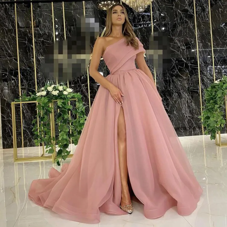 2021 robes de soirée élégantes rose poussiéreux avec Dubaï robes de soirée robe de bal de soirée arabe Moyen-Orient une épaule haute Split robe en organza