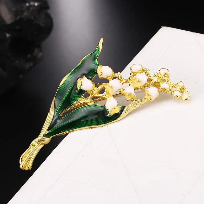 Pins, broches witte floral blad broche trendy legering emaille lely valley gouden kleur pin hoge kwaliteit sieraden voor vrouwen