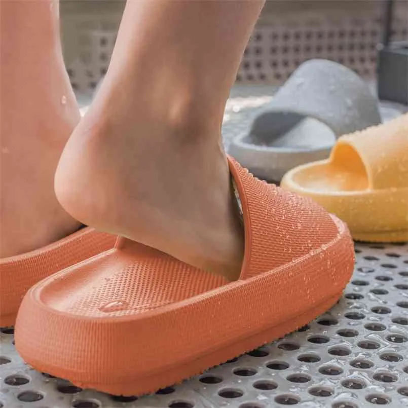 Zapatillas de almohada Slippers Zapatos cómodos Baño antideslizante Casa Shoesthicked Sandalias de mujer Sandalias de verano Flip Flops 210607