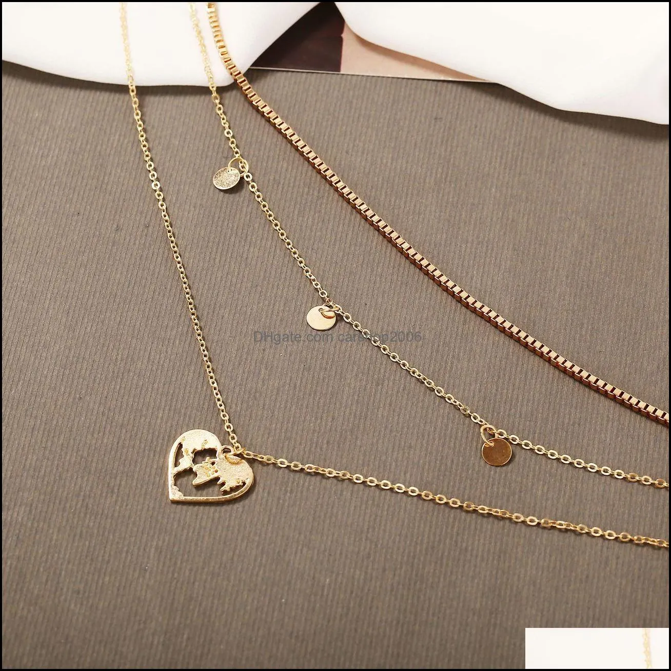 Round Sequined Multilayer Pendant Necklaces Heart Map Ladies Retro World Map Charm Necklace for Women Bohemian Jewelry Gifts Wholesale