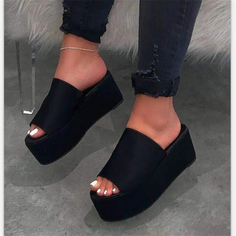 Grande taille chaussures pour femmes 2021 été nouveau poisson bouche plate-forme pantoufles femme style chaud sandales