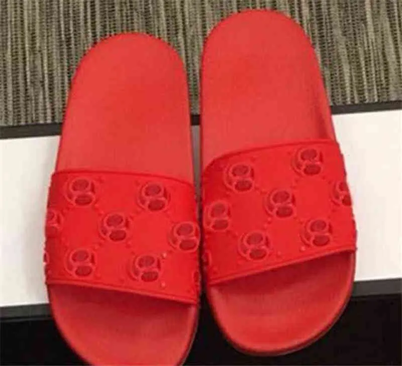 2021 Designer klassieke gat rubberen slippers sandalen heren en vrouwen mode strand schoenen platte antislip