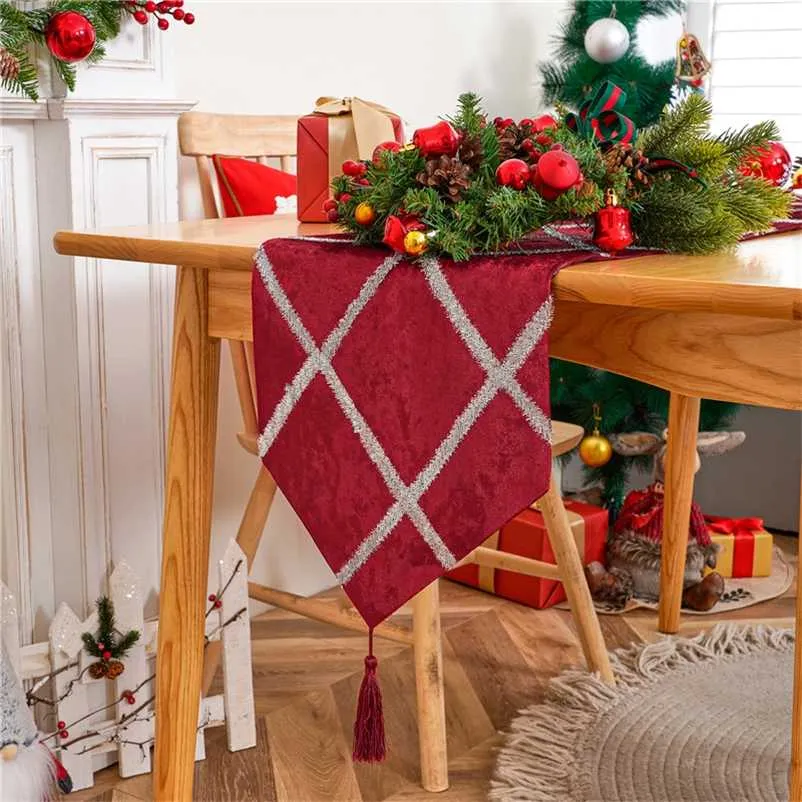 Table de Noël Runners Tissu de lin de coton rouge avec des glands Décoration de table Accueil pour salle à manger Cuisine Fête de mariage en plein air 211012