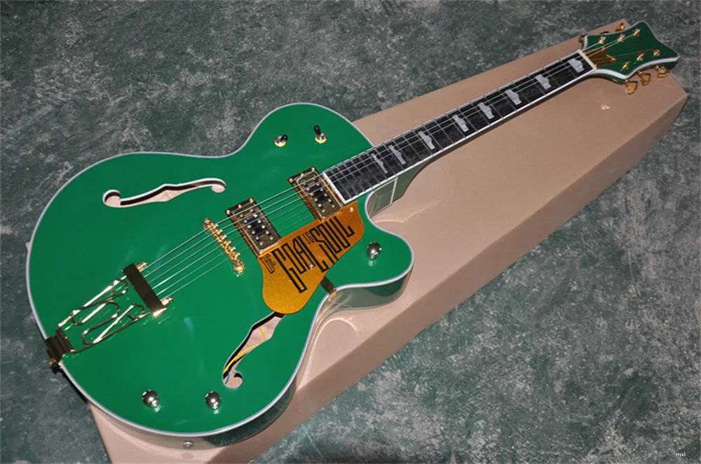 Guitare électrique à corps vert avec touche en palissandre, quincaillerie dorée, pickguard spécial, fournir des services personnalisés