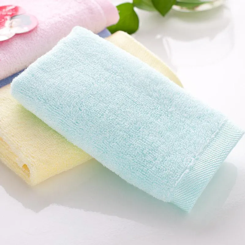 Fabricants de serviettes vendant de la fibre de bambou épaississant petit bébé bébé lingettes couleur pure main enfants laver le visage