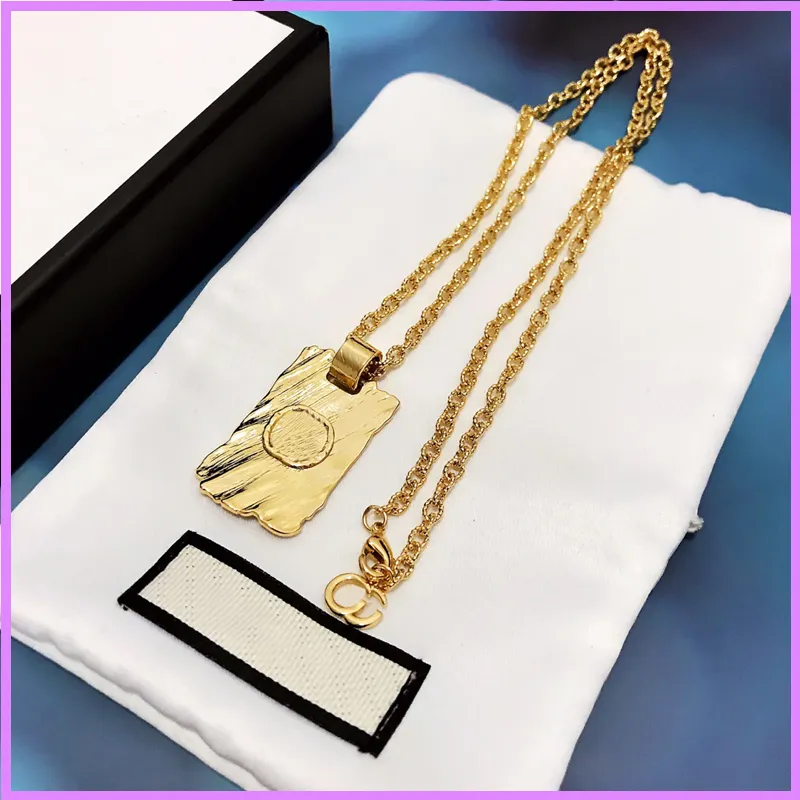 Mens Fashion Pendant Necklace Retro Gold Necklaces Designers Jewelry Women Letters Accessories Square Card Chain For Party Unisex D2112092F
