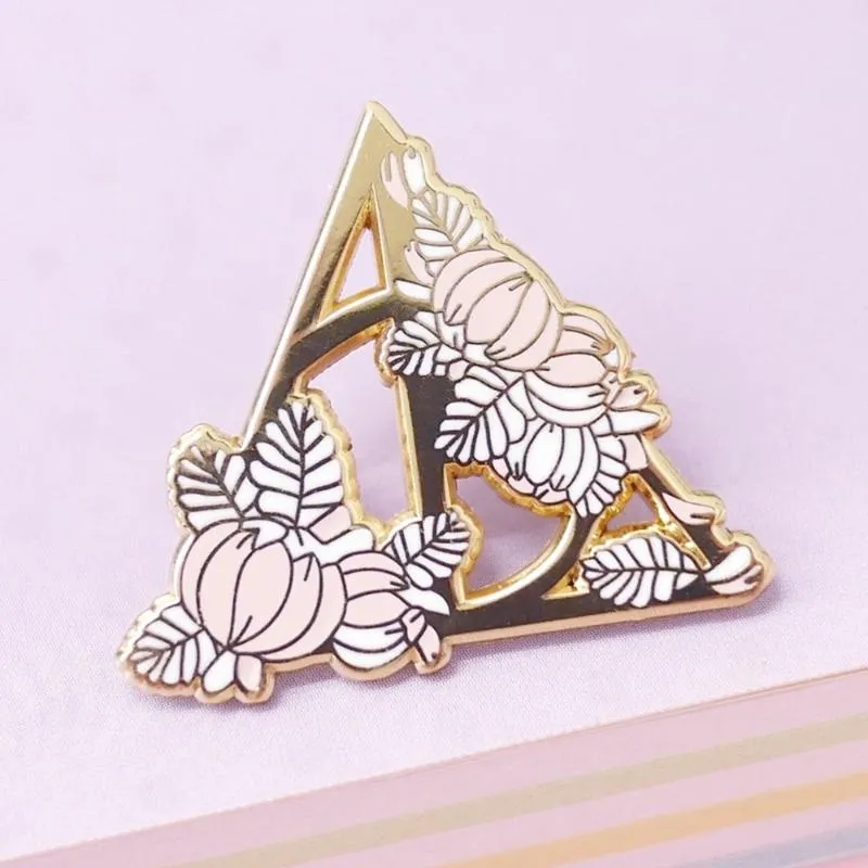 Pins, broches mortais hallows flor hard esmalte pino bonito cor-de-rosa flor planta distintivo broche fãs presente exclusivo lapela jóias moda acessórios