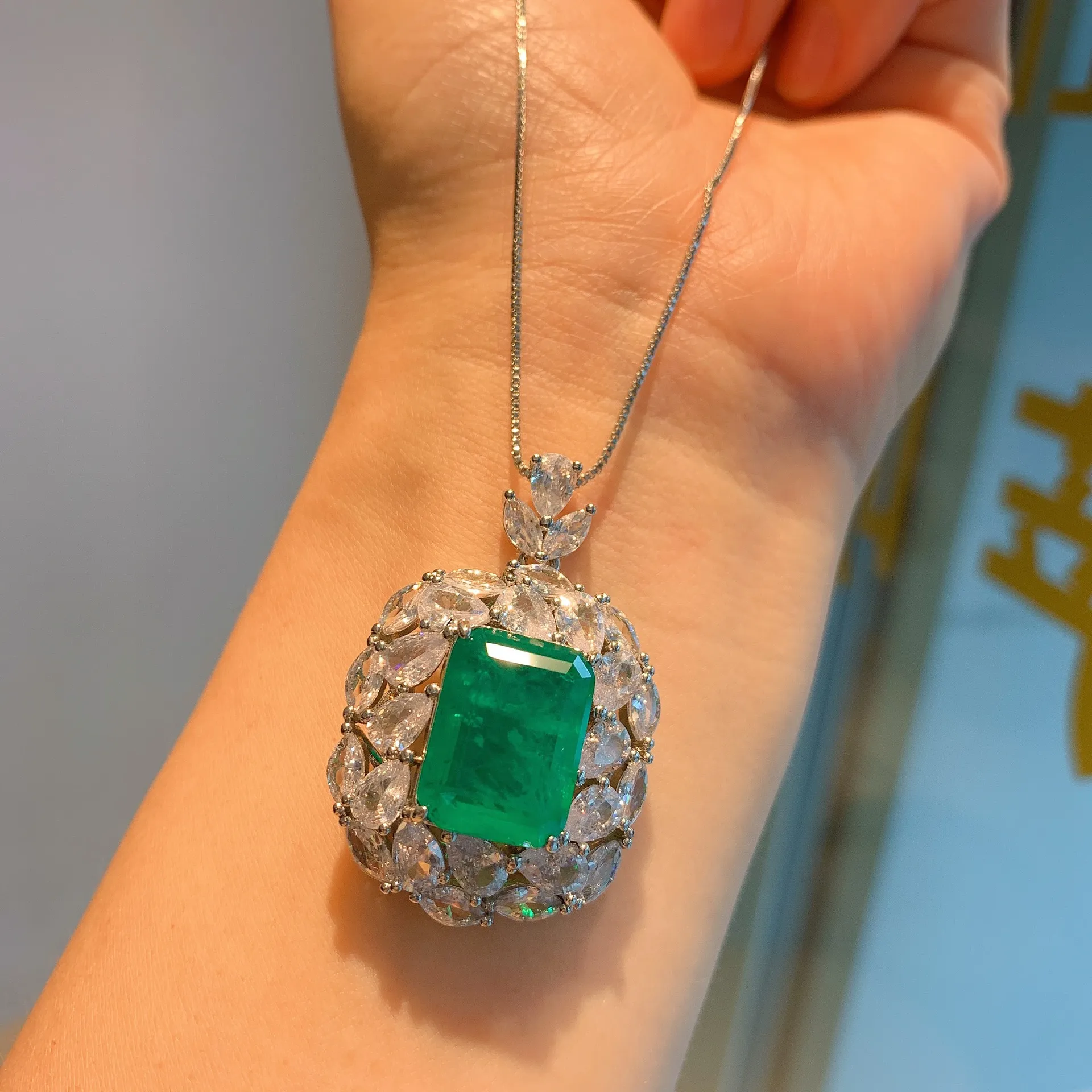 Jóias De Diamantes Esmeraldas De Prata Esterlina Conjunto Para Mulheres  Colar De Anéis De Casamento Boêmios Vintage De $1.605,86 | DHgate, image size:1920x1920