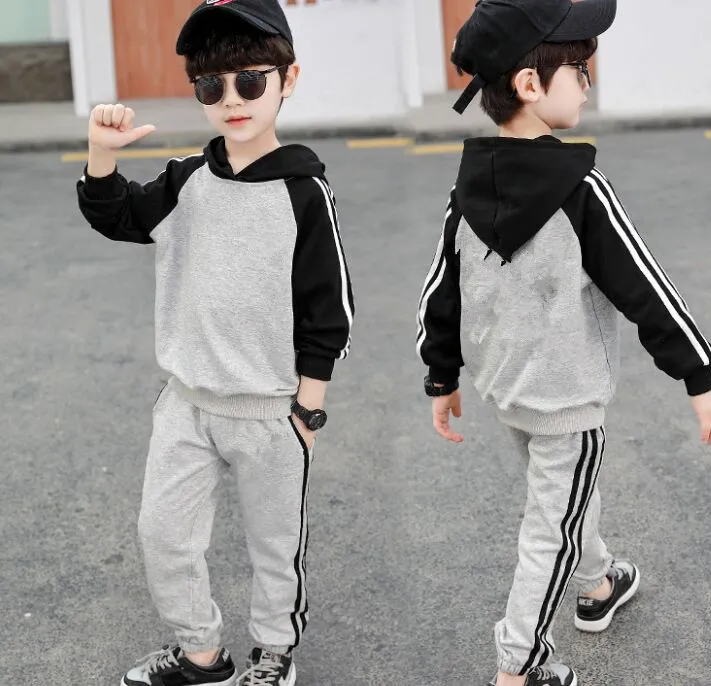 VENTE CHAUDE enfants ensembles mode classique Style bébé t-shirt pantalon manteau jacekt hoodle pull costume enfants enfants 2 pièces vêtements en coton