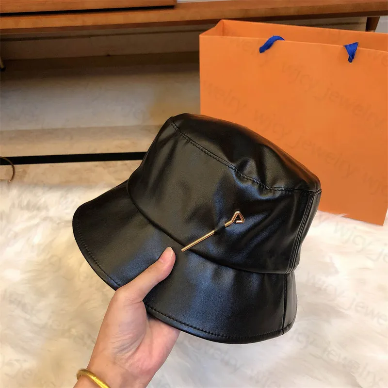 Ball Caps Bucket Hat Stingy Brim Hats Fashion Cap Patchwork Leather Pin Design for Man Woman 2 Style High Quality241h