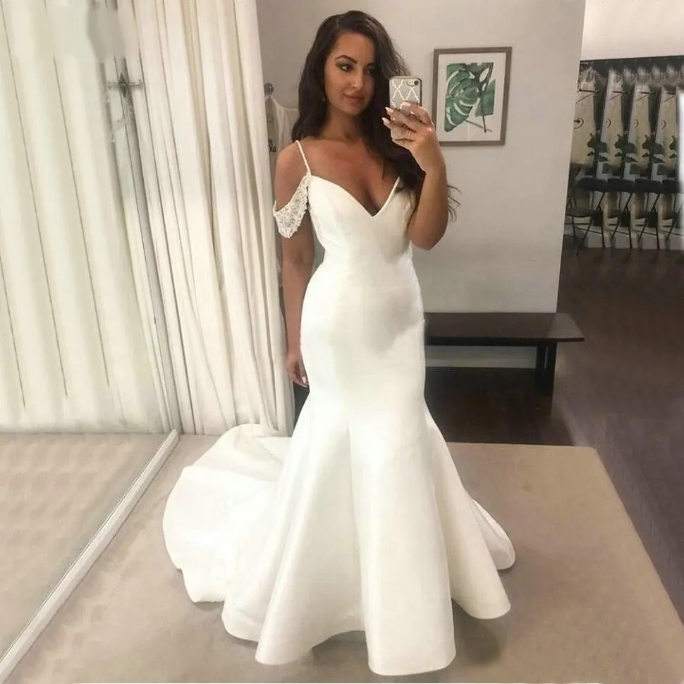 Abiti da sposa sexy a sirena con maniche a goccia di spaghetti Garden Beach Boho Abiti da sposa Semplice abito da sposa in raso economico Cinghie Vestidos 2021