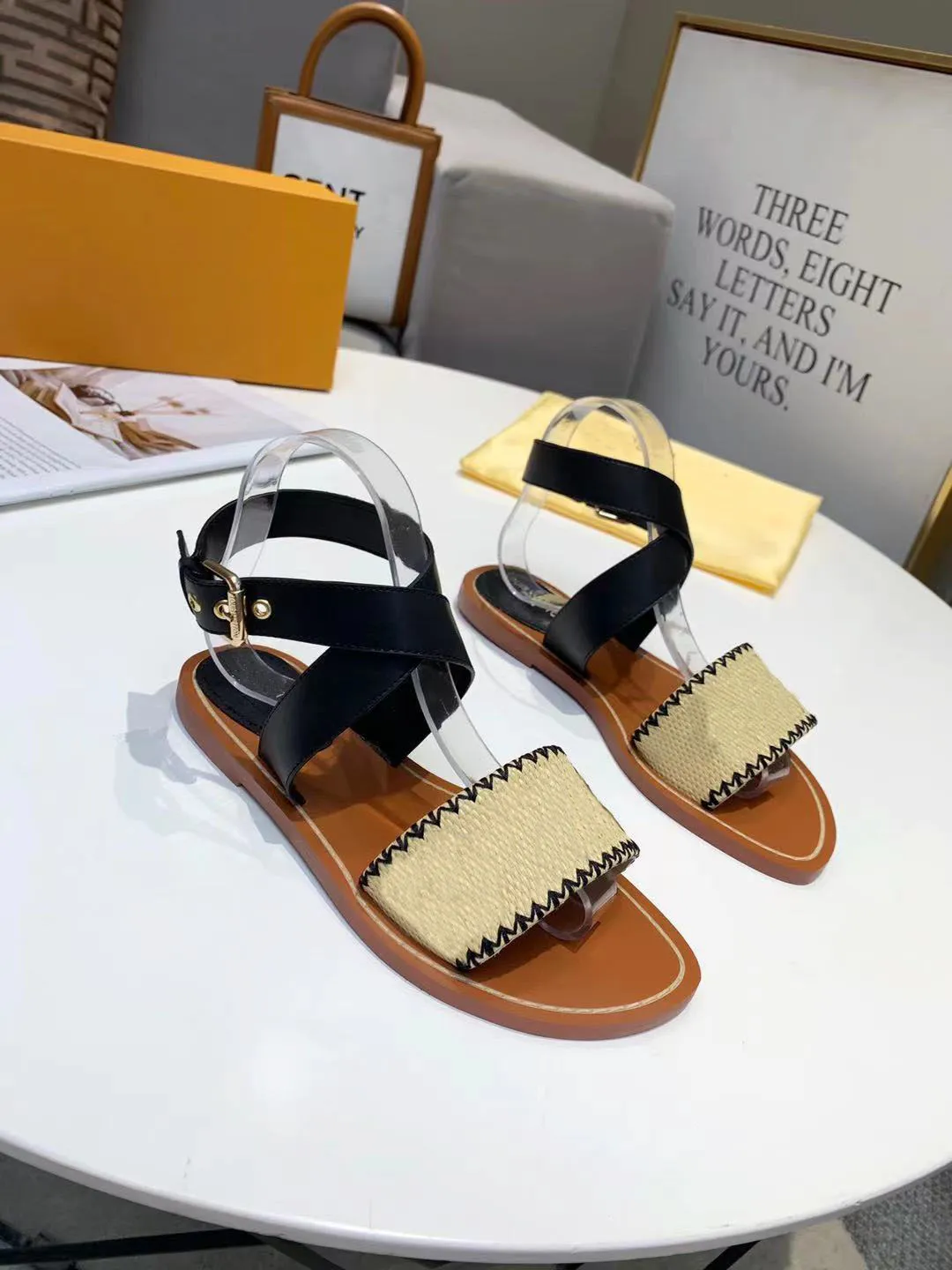 Designers Kvinnor Sandaler Slides Sandal Sommar Gladiator Kvinna Casual Flat Skor Ladies Beach Roman Sko 35-43