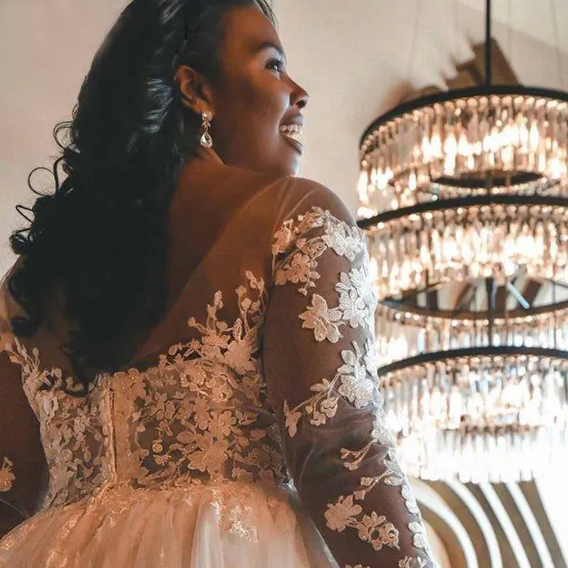 Suknie ślubne w dużych rozmiarach długie rękawy Puffy tiulowe suknie ślubne zastosowane koronkowe Ruche Ruched Open Back African Bride sukienka Vestido330k