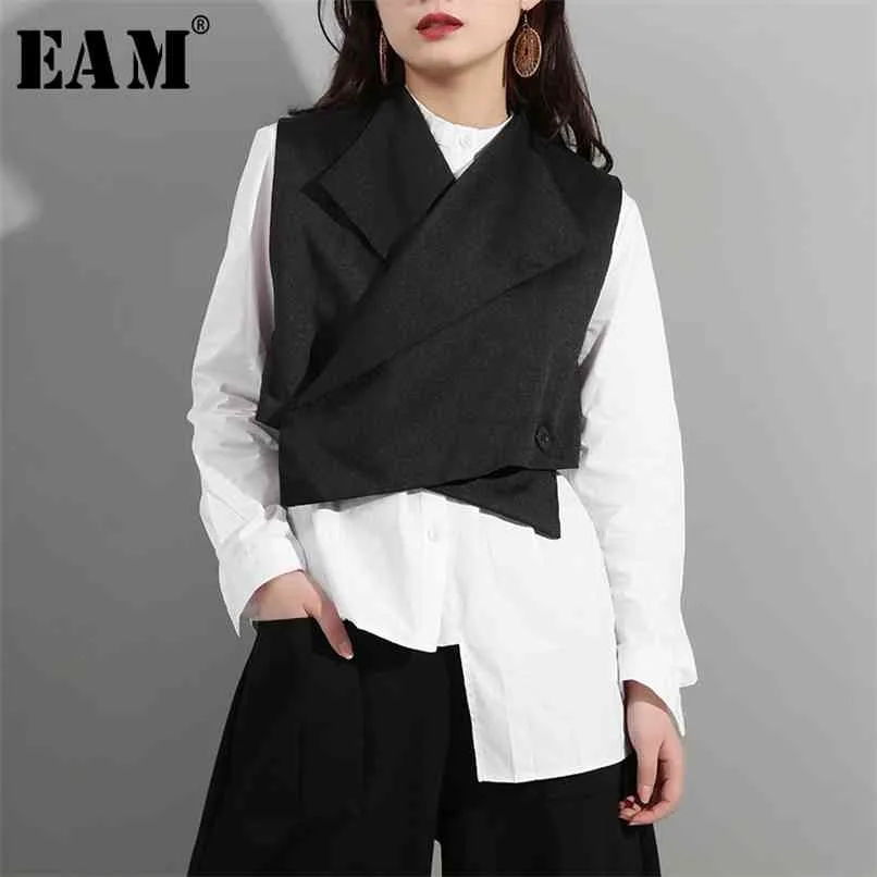 [EAM] Primavera Estate Risvolto Senza maniche Bottone nero Fasciatura incrociata Nastro Punto Gilet Moda donna All-match WD81 210819