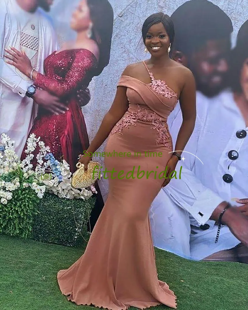 Arabiska Aso Ebi Mermaid Sexiga Evening Klänningar Lace Beaded Prom Kappor One Shoulder Formal Party Andra Receptionen Wear