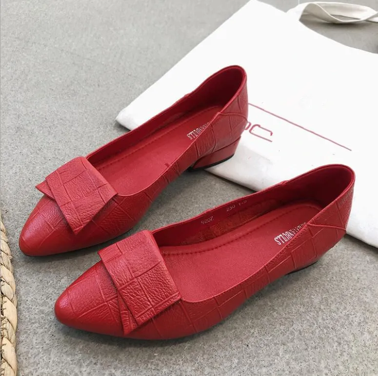 Nya damer platt sko lager storlek 35-41 kvinnors flicka läder röd svart ny anlösel arbetande bröllopsfest klänning skor