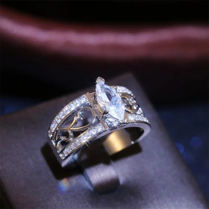 結婚式のリングの宝石ヴィンテージスタイルの中空柄デザインリングのための女性貴族の跡ジルコニアジュエリー高品質