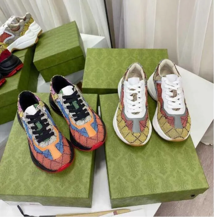 2021 المصممون أحذية الرفاهية متعددة الألوان Rhyton Women Men Sneakers المدربين عتيقة chaussures السيدات مصمم الأحذية غير الرسمي جودة أعلى الجودة مع حجم الصندوق 35-46