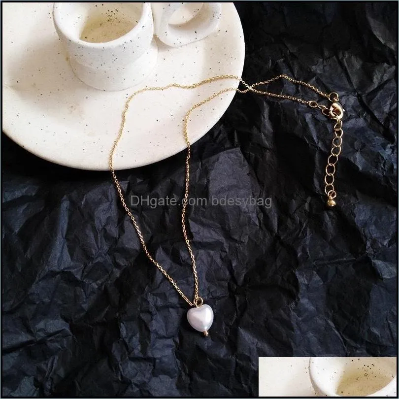 New Classic Clavicle Chain Necklace Small Love Heart Pearl Pendant Necklace for Pearl Choker Necklace for Women Valentine`s Day Gift