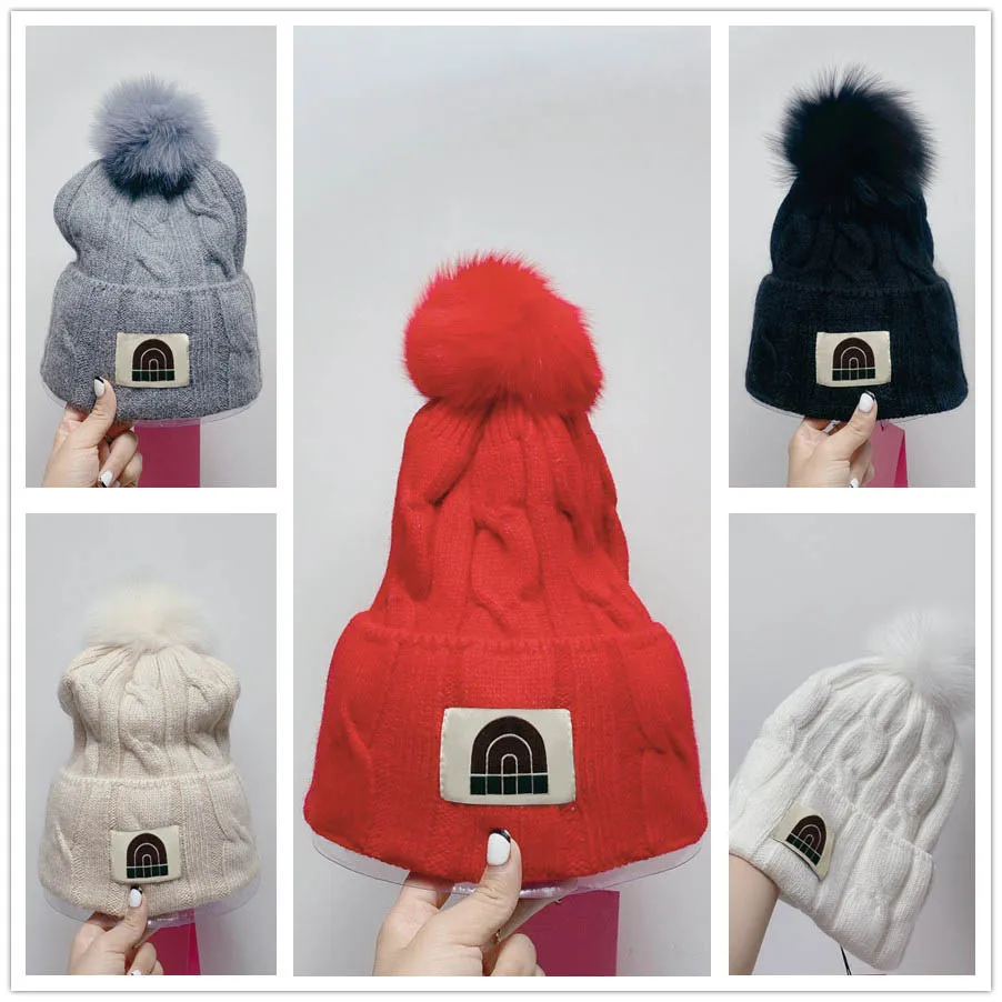 Designer gebreide hoed beanie pluche ballen hoeden modemerk kerstcadeaus man vrouw winter warme pet 5 kleuren hoge elasticiteit geschikt voor groot hoofd