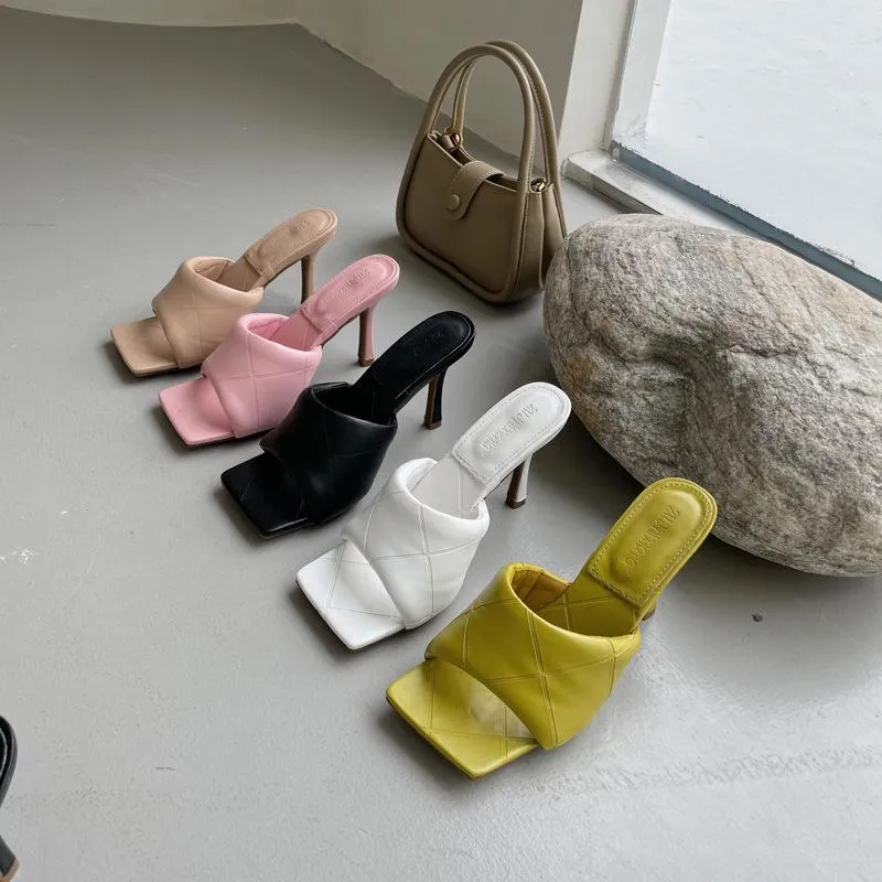 Terlik 2021 Elmas Yüksek Topuk Stiletto Sandalet Kadınlar Yumuşak Deri Moda Kare Ayak Düz Renk