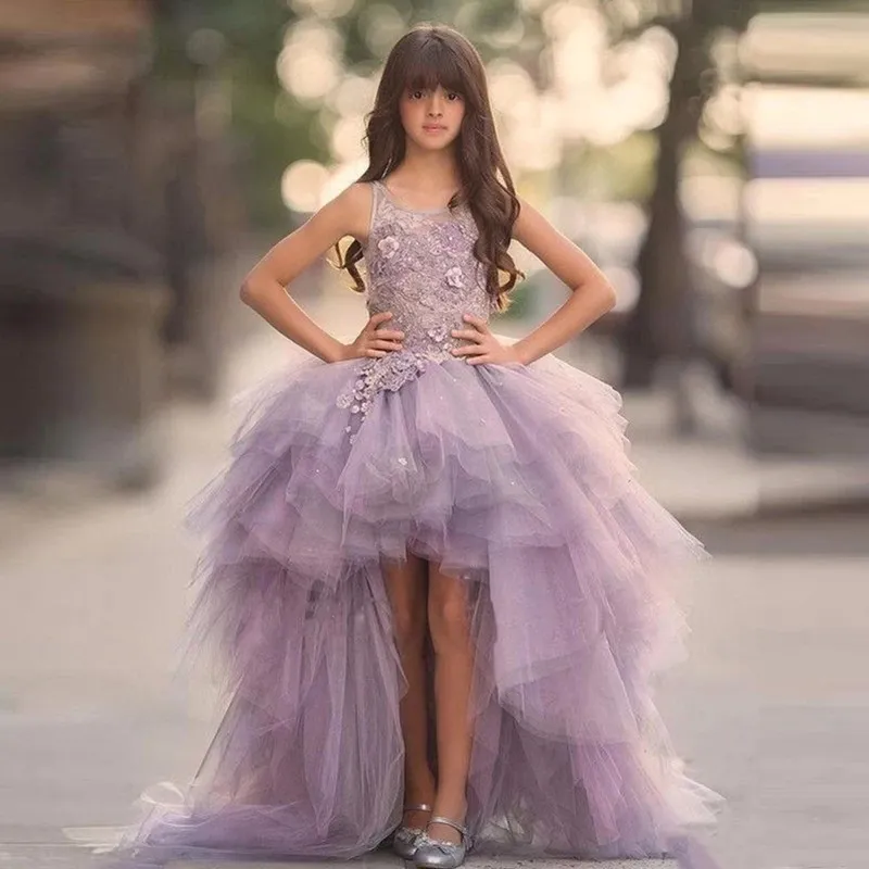 Abiti da ragazza di fiori principessa viola lavanda abito da ballo maniche a capo sweep treno abito da spettacolo per ragazze con fiori fatti a mano per la festa nuziale