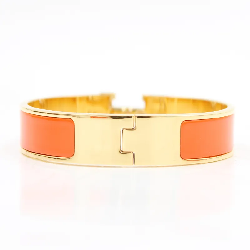 Marca di lusso più alto designer più alto 12 mm oro smalto in metallo cuffia in acciaio inossidabile lettere braccialetti amanti amanti donne bracciali gioielli con sacca per polvere arancione