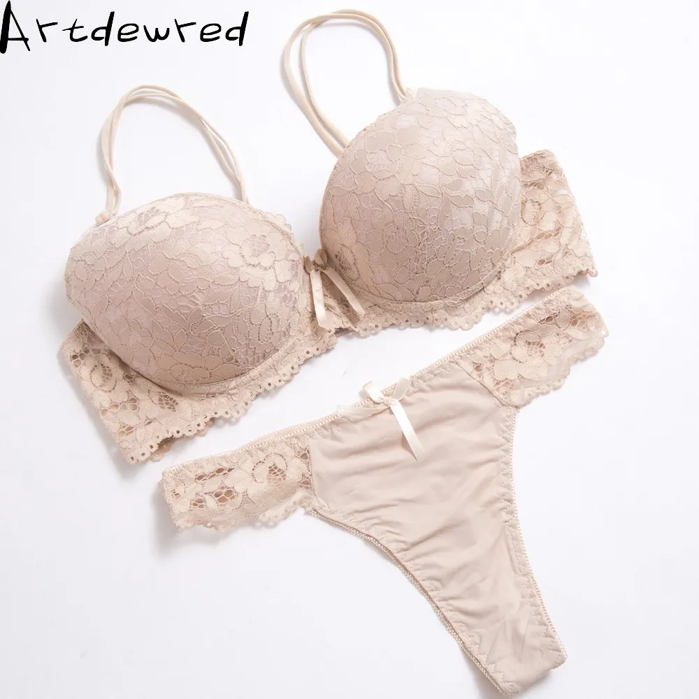 Conjunto de sujetador de realce de talla grande con escote en V profundo de alta calidad, conjunto de ropa interior de encaje con bordado Floral para mujer, sujetador y bragas 34 36 38 40 42 BCD