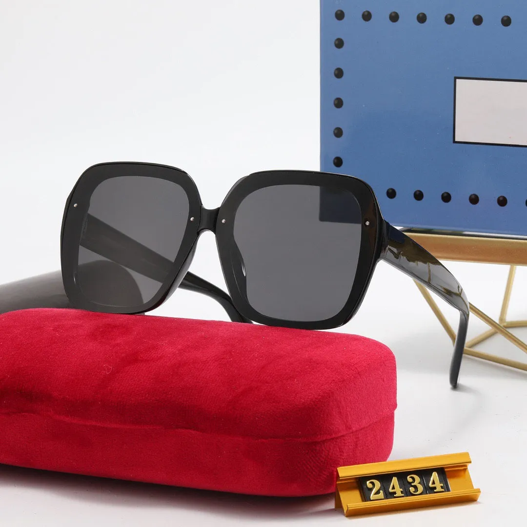 2023 Designer Gloednieuwe Klassieke Zonnebril Mode Vrouwen Zonnebril UV400 Gouden Frame Groene Spiegel 58 Mm Lens Met Doos