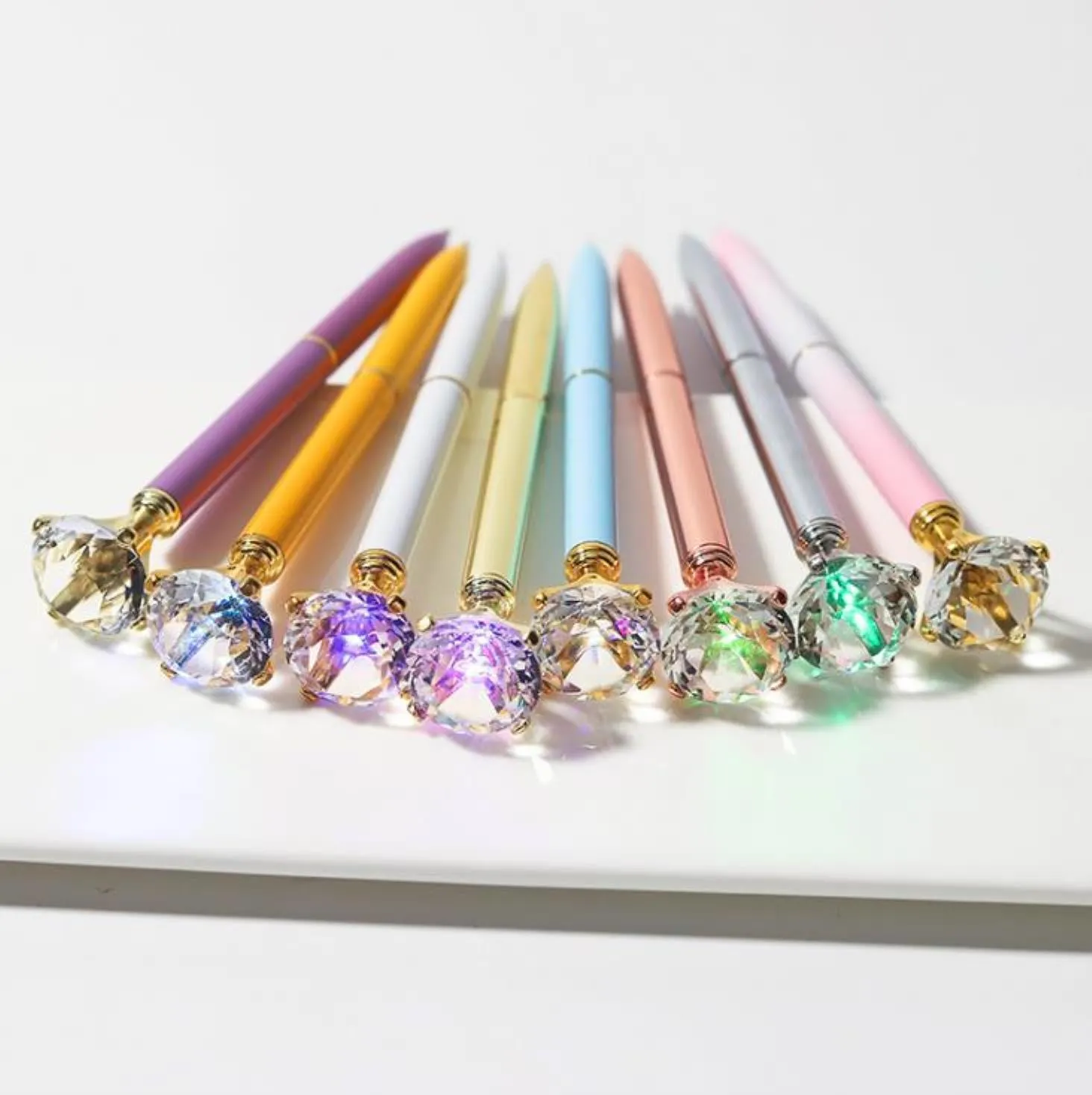 Luxury Metal Crystal Diamond Pen 8 Colors Polka Dot Ball Pens Fashion 19 Carat Large Diamond Ballpoint Pen